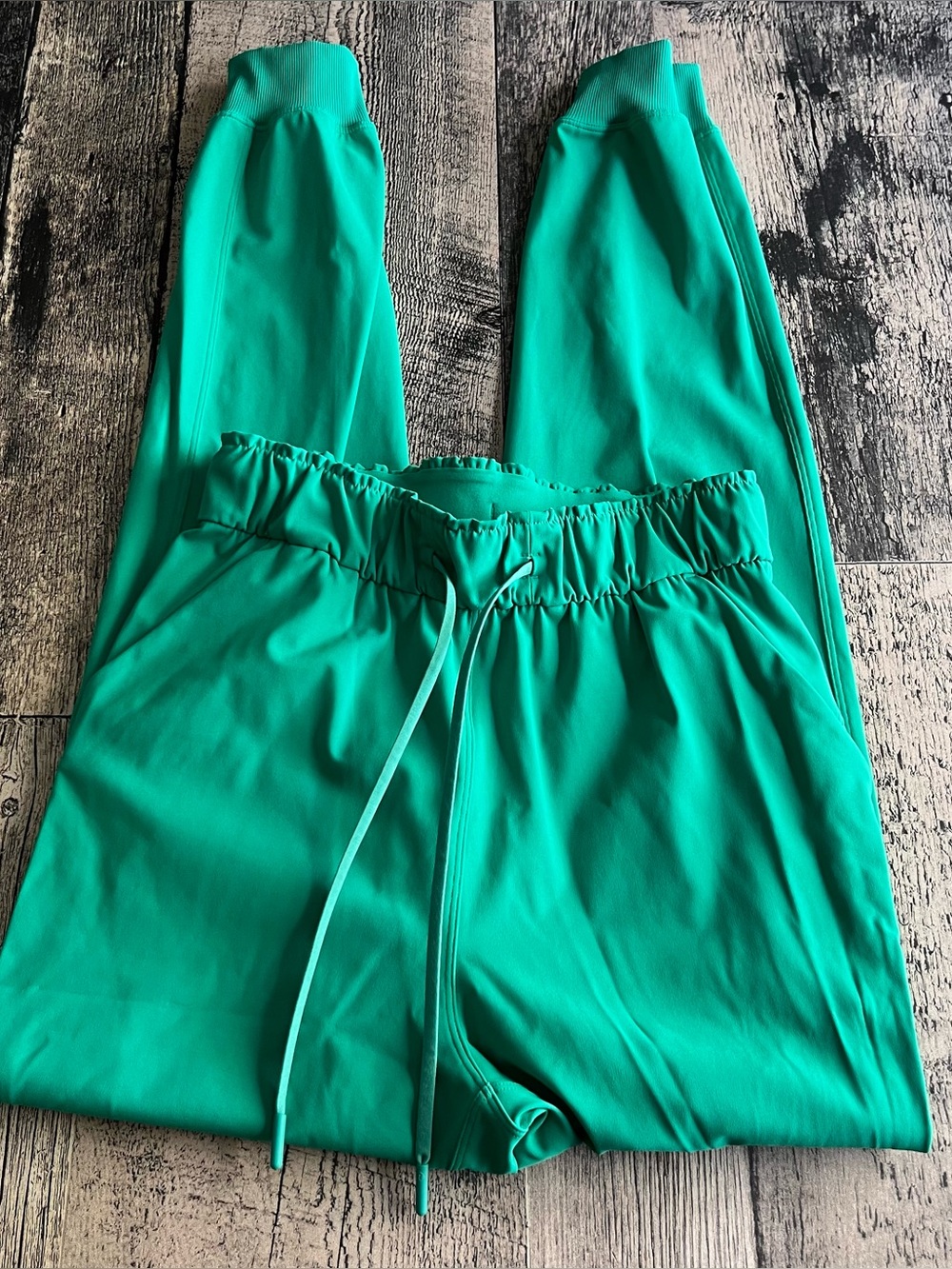 Lululemon Stretch High-Rise Jogger *Full Length
Kelly Green